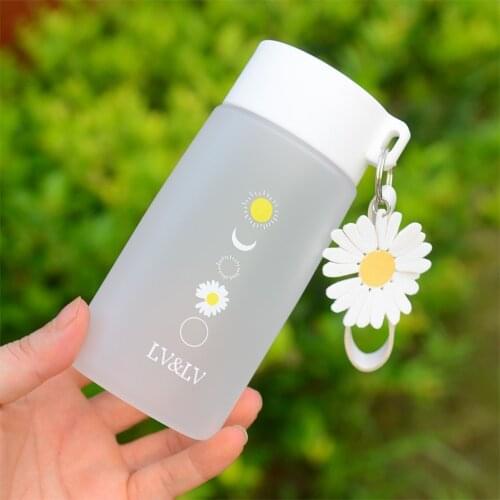 500ml Cute Small Daisy Plastic Water Bottles BPA Free Creative Frosted Water Bottle with Portable Rope Travel Tea Water Bottle