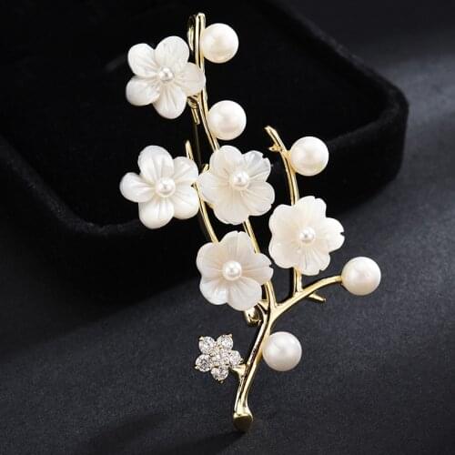 Korean Fashion Shell Flower Brooch Womens Pearl Temperament Brooch Jewelry Luxury Brooches for Women