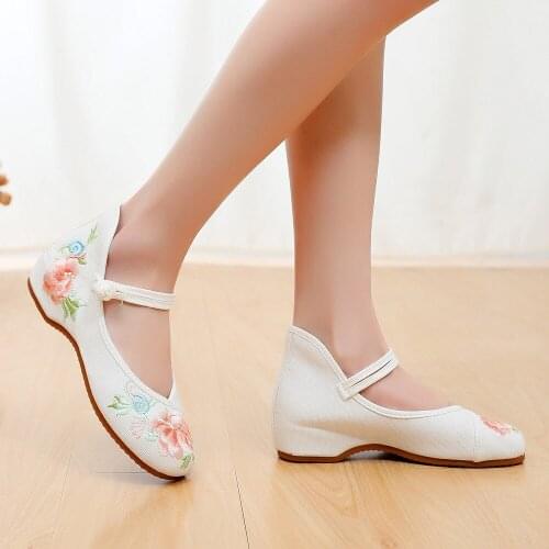 Retro Chinese Embroidered Ladies Canvas Dance Shoes For Elders Mother Women Casual Hanfu Sneakers Comfortable Denim Ballet Flats