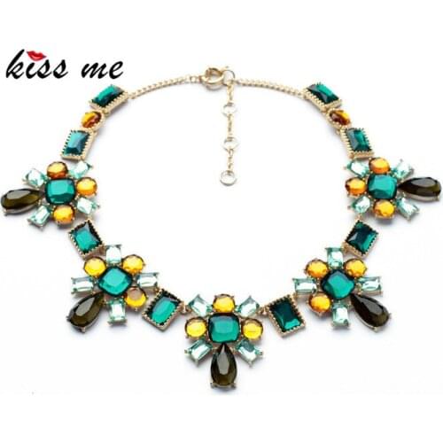 New Styles Statement Fashion Elegant Imitation Emerald Gems Pendant Short Necklace &Pendant KISS ME Collares
