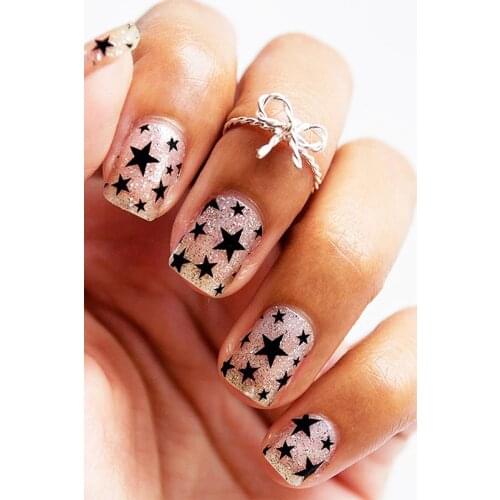 Pinky Tırnak Geçici Dövme