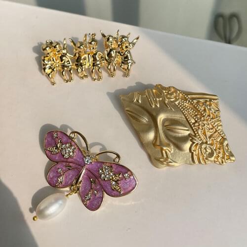 HUANZHI NEW Metal Abstract Irregular Relief Portrait Butterfly Freshwater Pear Angel Brooch for Women Collar Accessories Jewelry