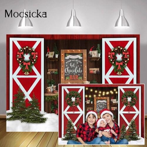 Christmas Photography Backdrop Red Retro Door Wreath Snowfield Tree Background Winter Merry Xmas Party Portrait Photo Shoot