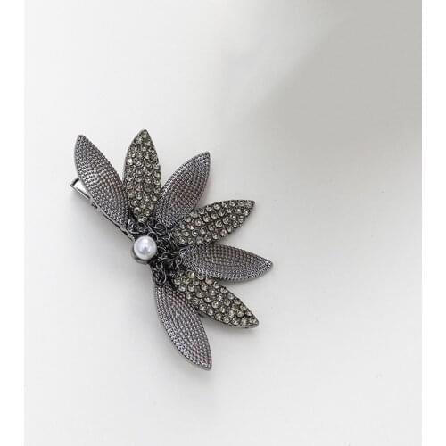 Origin Summer Bling Bling Rhinestone Maple Leaf Clip Hairpin for Women Black Color Pearl Barrettes Metal Hair Accessories