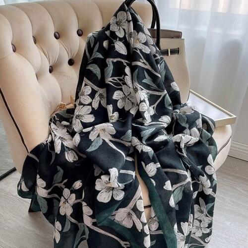 Brand Designer Cotton Scarf High Quality Foulard Bandana Long Lrage Shawls Wrpas Winter Blanket Pashmina Bandana 2021 New