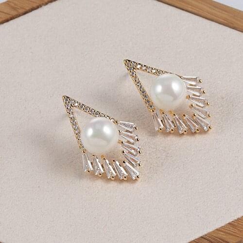 Fashion Cubic Zirconia Gold Silver Stud Earrings for Women Female Dainty White Pearl Crystal Hot Sale Party Jewelry Gift LE1451