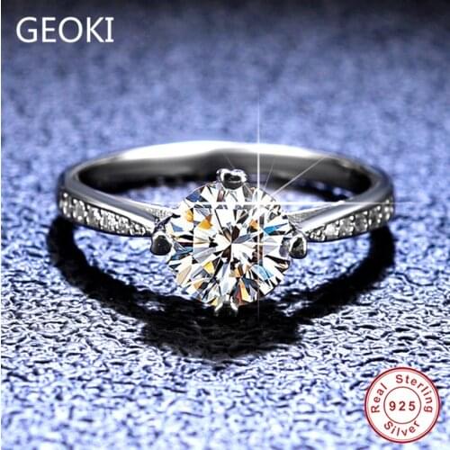 Geoki 925 Sterling Silver 4 Heart Prong Round Perfect Cut Passed Diamond Test D Color VVS1 Moissanite Ring Engagement Jewelry