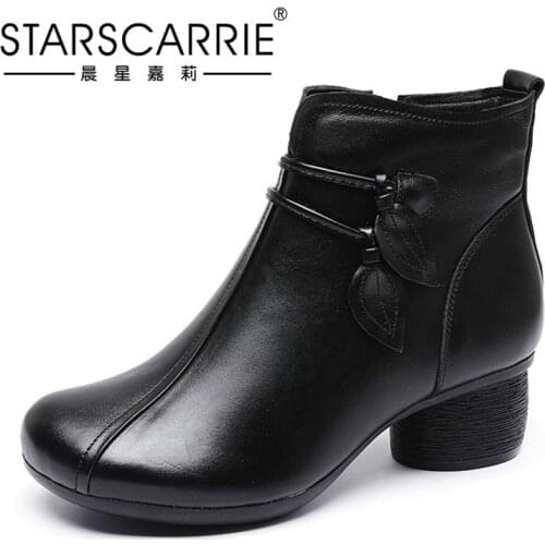 New Women Short Boots in Autumn and Winter 2020 Leather Hand Made Retro Martin With anti Slip Soles Plush Mothers Cotton Shoes