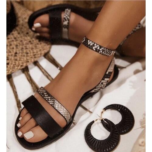 2020 Fashion new womens snakeskin flat shoes open toe buckle with ladies Roman sandals retro snake pattern sandals 36-41