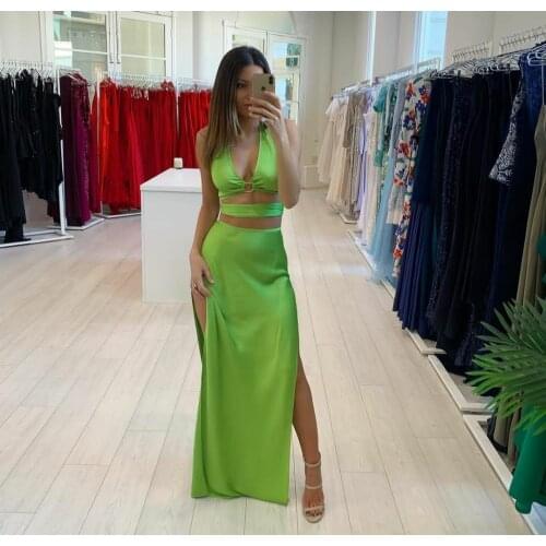 Sexy Long Green V-Neck Prom Dresses with Slit A-Line Criss Cross Back Satin Abendkleider Robes de Soirée for Women