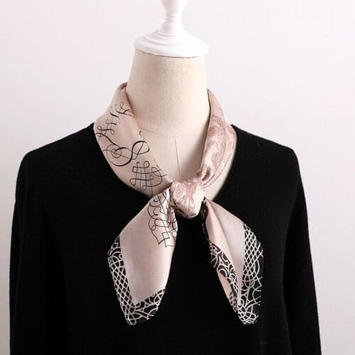 2021 Spring and summer New style beach Fashion printing silk headscarf lady Sunscreen Square shawl womens quality silk scarves