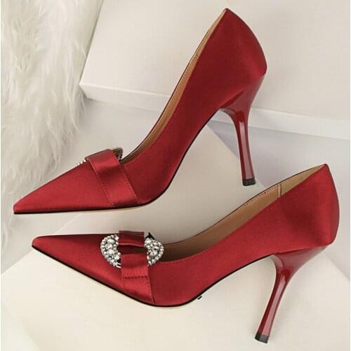 2020 Woman 9cm High Heels Scarpins Crystal Satin Buckle Burgundy Pumps Lady Silk Wedding Bridal Heels Lady Valentine Gold Shoes