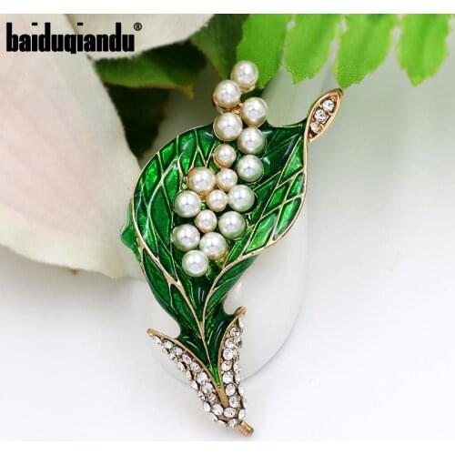 Baiduqiandu Brand New Arrival Green Enamel and Simulated Pearl Brooches for Dress Decoration