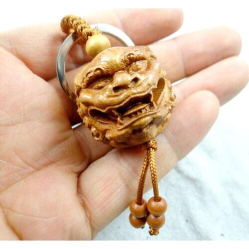 Wholesale Mahogany Three-dimensional Carved Lion head Keychain Pendant Charms Lifelike Key Chain Car Keyring Accessories