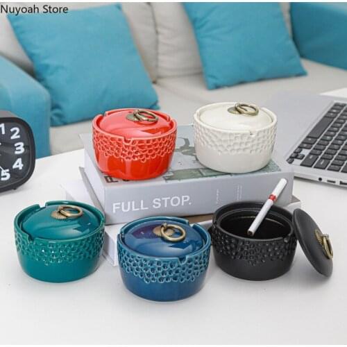 European Style Ceramic Copper Buckle Ashtray with Lid Household Tea Table Anti-fly Ash Ashtray Living Room Office Accessories