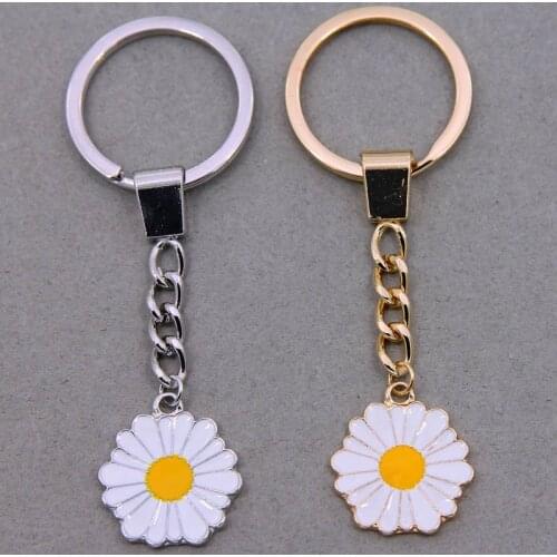 Fashion Alloy Enamel Flower Keychain Cartoon Cute Daisy Key Ring Jewelry For Women Girl Car Bag Pendant Keyring Gift