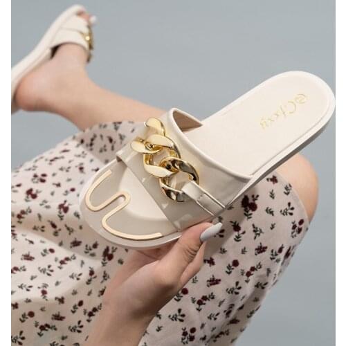 New Ladies Slippers 2021 Summer Slides Fashion Black Metal Chain Decorated Flat Round Toe Women Slides Beach Peep Toe Shoes