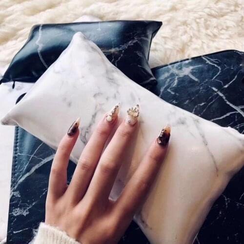 2Colors Manicure Tools Soft Hand Rests Washable Hand Cushion PU Leather Nail Art Tipsy French Manicure UV Gel Black/White Pillow