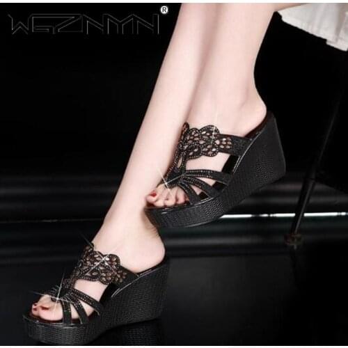 2021 New Summer Womens Fashion Diamond Slippers Women Open-toed Slippers Light Wedge Buckle Flat Heel Outdoor Womens Shoes