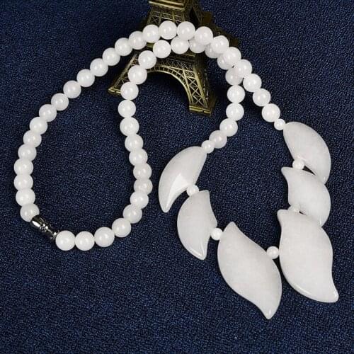 A D I Y Newfangled prefix with A cream-white Pendant and small beads White jade necklace with Round pearls an oval shape