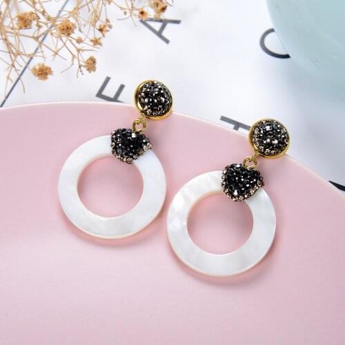 New Korean Statement Round Earrings For Women Geometric White Shell Rhinestone Dangle Drop Earrings 2021 Fashion Jewelry