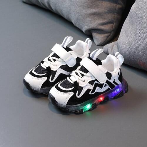 New Childrens Shoes Childrens Light Shoes Boys Sneakers Girls Soft-soled Breathable Shoes Glow Baby Shoes