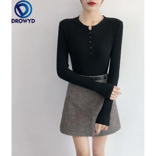 2021 Autumn Winter New Low Round Neck Leaking Clavicle Knit Bottoming Shirt Slim Short Thin Sweater Button Top Knitted Sweater