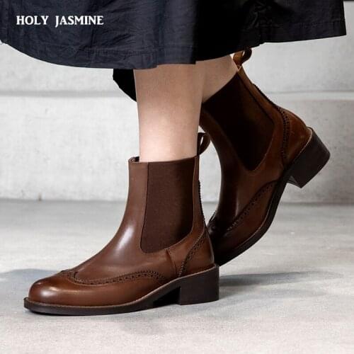 2021 Autumn New Real Leather Chelsea Boots Retro Carved Women Boots Round Toe Ankle Boots British Style Short Boots Women Shoes