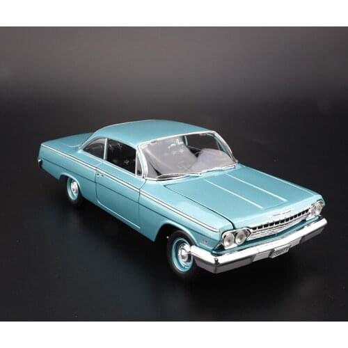 Diecast 1/18 1962 Chevrolet Corvette Simulation Alloy Retro Classic Car Imitation Static Display Vehicle Toys Ornaments Gift