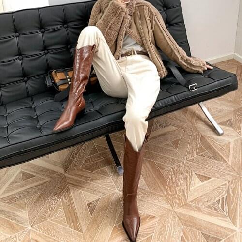 Osunlina Woman‘s Boots Genuine Leather Pointed Toe Retro Cowboy Boots Black Brown Square Heels Handmade Slip-on Shoes A022