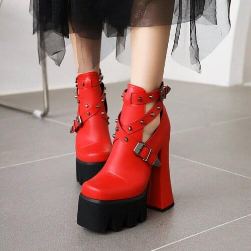 IPPEUM Summer Punk Gothic Belt Buckle Platform Women Sandals Beige Round Toe Thick Bottom Rivets Creepers Sandals Women 2021