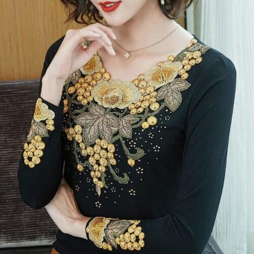 Long-sleeved Blouse Women Spring 2021 New Embroidery Thin Lace Bottoming Shirt Western-style Self-cultivation Cotton T-shirt