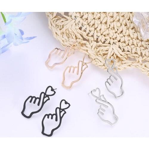 Hot Sale Personality Trendy Cute Drop Earrings For Women Simple Gold Color Hollow Heart Pendant Dangle Earrings jewerly