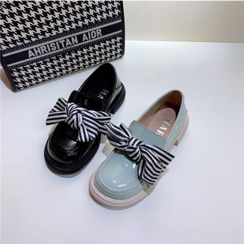 Large size womens shoes 41-43 leather patent leather bow British small leather shoes all-match flat heel shoes