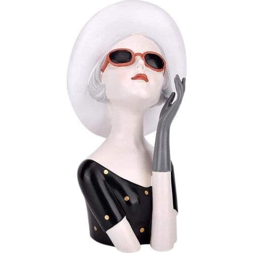 LUDA Simple Modern Urban Modern Girl Fashion Sunglasses Girl Resin Ornaments Womens Cosmetics Counter Decorations