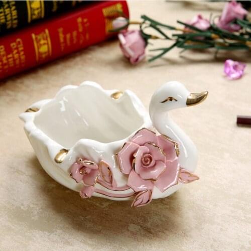 European Ceramic Swan Ashtray Personality Fashion Ash Tray Ashtrays Lovely Smoking Tray Home Decoration Wedding Gifts