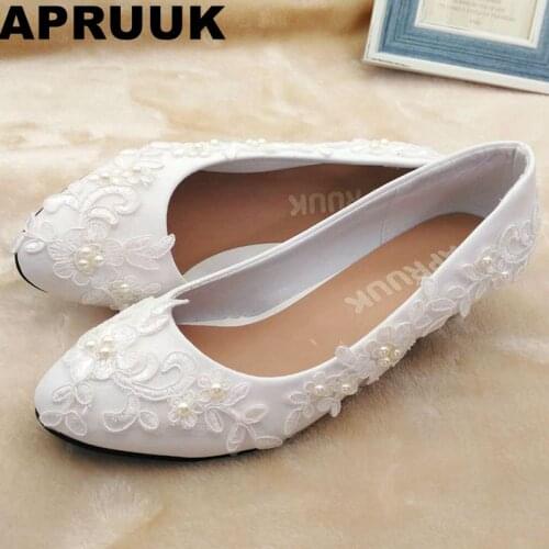 White lace pearls wedding shoes bride fashion new design handmade sweet lace pearls bridal shoes bridesmaid pumps plus size