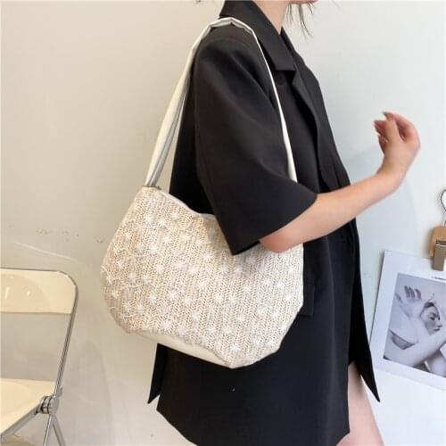 Round straw beach bag retro hand-woven shoulder bag raffia round rattan bag bohemian summer vacation leisure shoulder bag