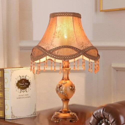 Mini European Style Retro Table Lamp Bedroom Warm Wedding Room Bedside Table Lamp Luxury Living Room Home Romantic Decoration