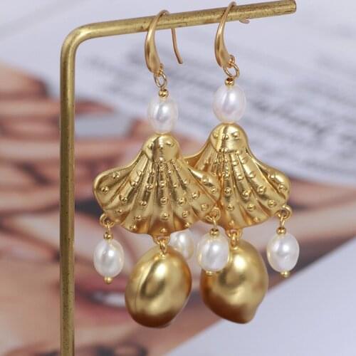 Vintage frosted gold shell inlaid pearls new design fashion earrings