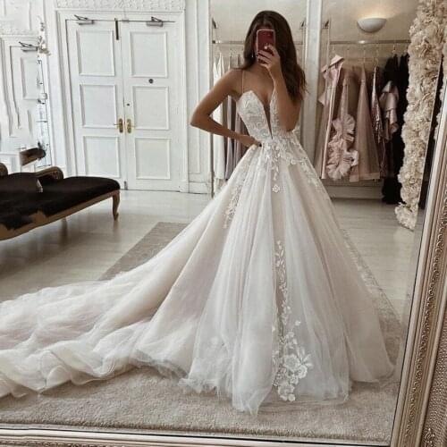 Strapless V-neck A-line Champagne Lace Applique Chapel Train Wedding Dresses with Crystals Bridal Gown vestidos de boda