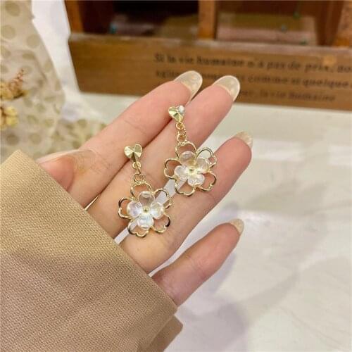 Vintage Hollow Metal Acrylic Flower Petal Pendant Drop Earrings for Women Girl Teens Ear Jewelry Earrings 2021 Trend New Arrival