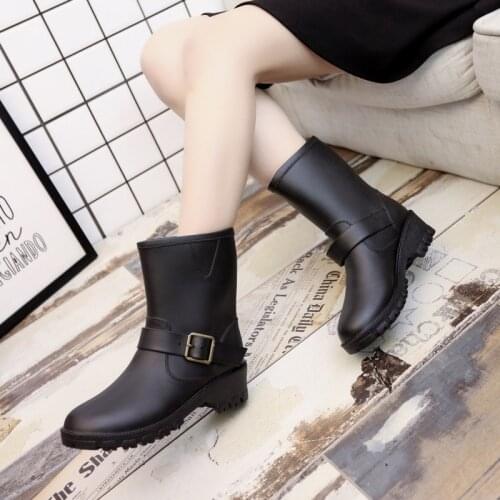 2020 New Leisure Rain Boots Women Low-Heeled Round Toe Shoes Waterproof Middle Tube Rain Boots Chaussures Femmes Women Shoes