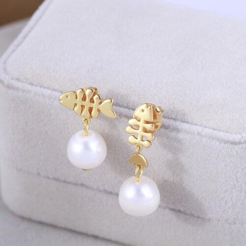 Exquisite fish bone shape inlaid natural pearl asymmetric earrings