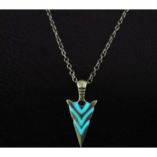 Vintage Luminous Glowing Arrow Pendant Necklace Knight Spear Necklace Glow In The Dark Pike Necklace for Women Men Party Gifts