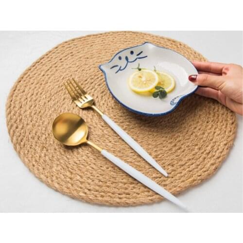 1PC Round Natural Rattan Coasters Bowl Pad Handmade Insulation Placemats Table Padding Cup Mats Kitchen Decoration Accessories