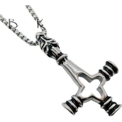 2019 S/S Hollow out cross pendant necklace Retro silver color stainless steel carved cross necklace men stylish jewelry BLKN0590