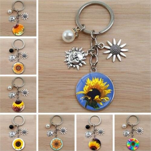 Harajuku style keychain jewelry with silver sunflower pattern cabochon car glass keychain gift