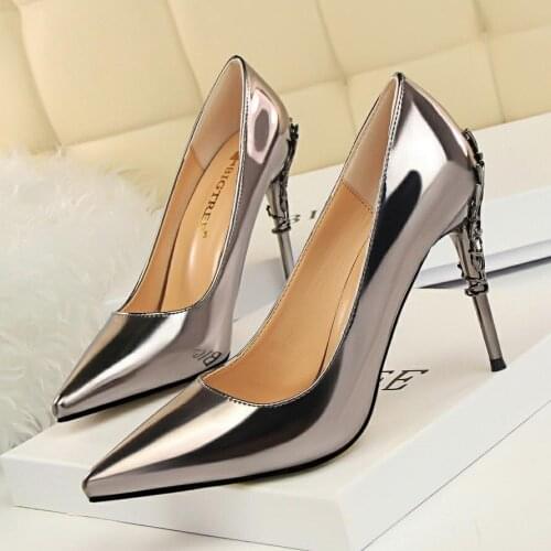Sexy Metal Carved Heels Party Shoes 2021 New Solid Patent Leather Fashion Women Pumps Show Thin Shallow High Heels Shoes Womens