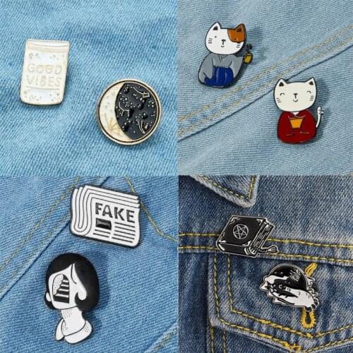 Cartton 2pcs/set Splice Love Heart Couple Enamel Brooches Kitty Unicorn Carp Wine bottle and Cigarette Brooch Lapel pin badge